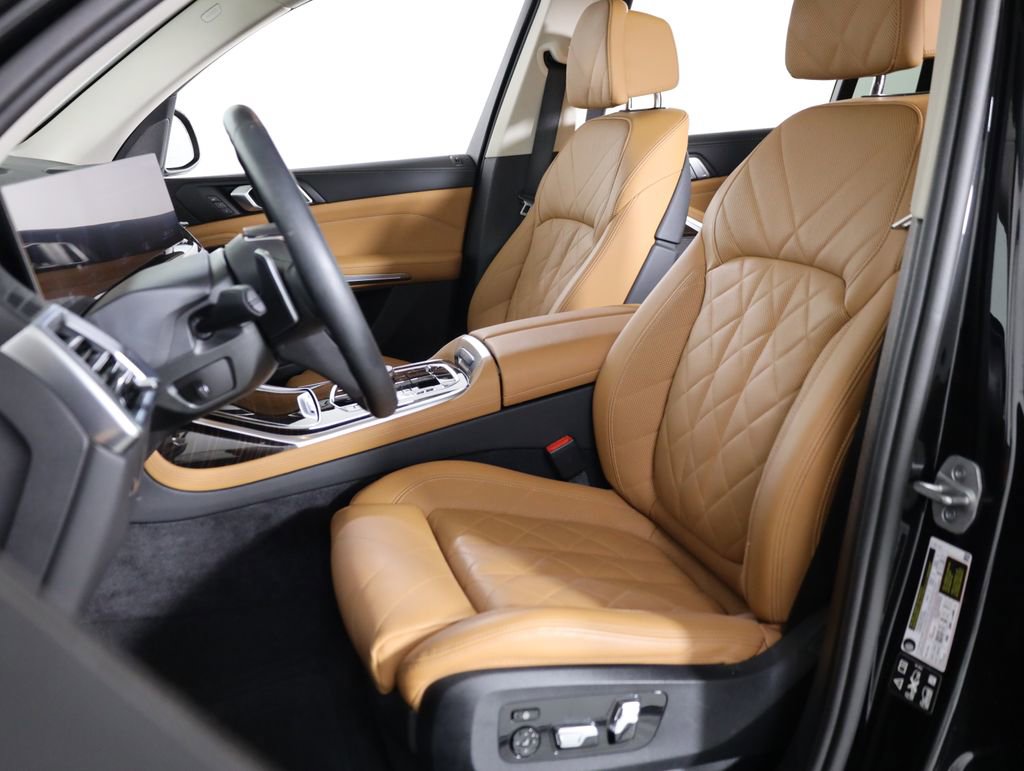 Used 2025 BMW X7 xDrive40i AWD/4WD image 39