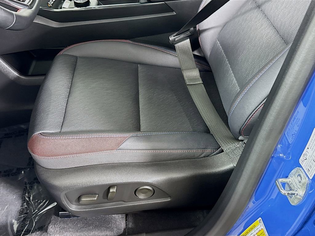 Used 2025 Chevrolet Equinox RS AWD/4WD image 23