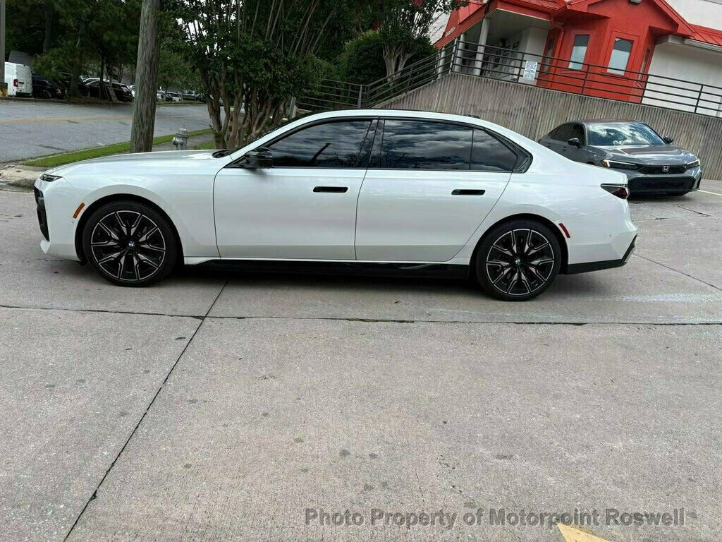 Used 2024 BMW i7 M70 w/ Premium Package AWD/4WD image 4