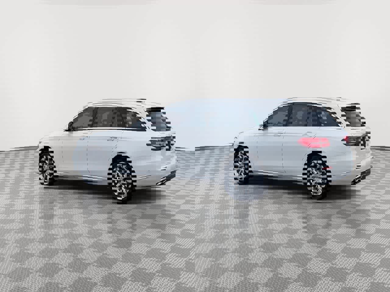 Used 2017 Mercedes-Benz E 400 4MATIC Wagon image 6