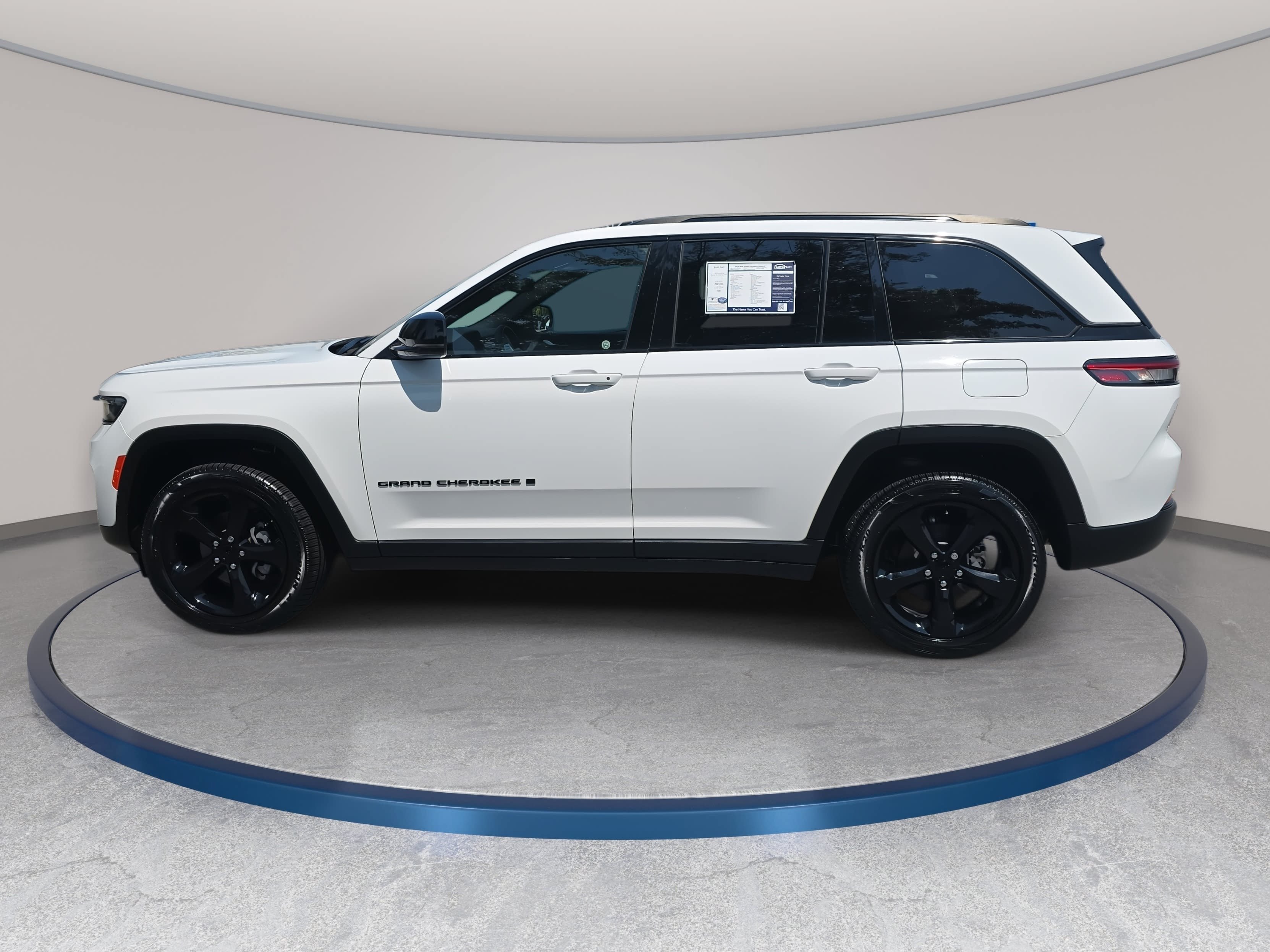 Used 2023 Jeep Grand Cherokee Altitude AWD/4WD image 8