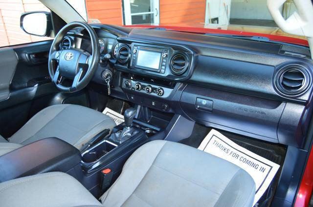 Used 2017 Toyota Tacoma 4x4 Access Cab image 17