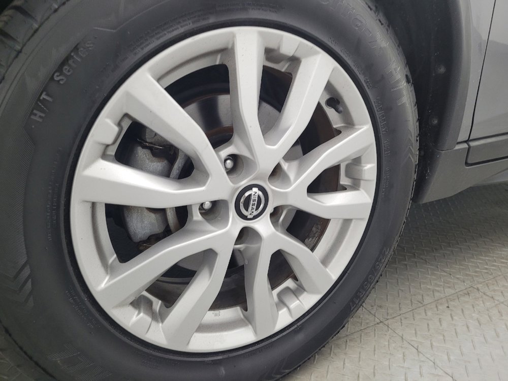 Used 2019 Nissan Rogue SV image 31