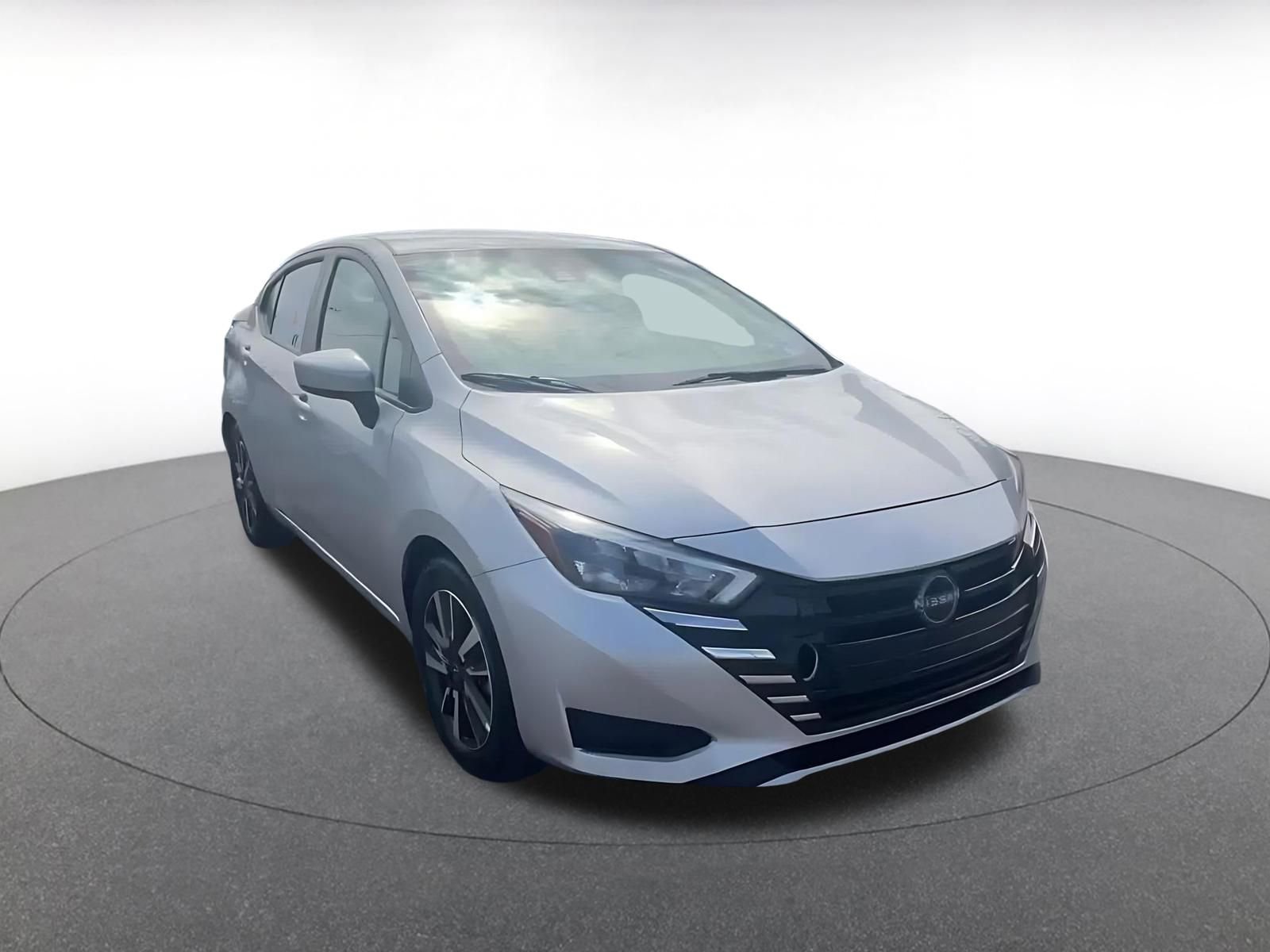 Used 2025 Nissan Versa SV FWD image 3