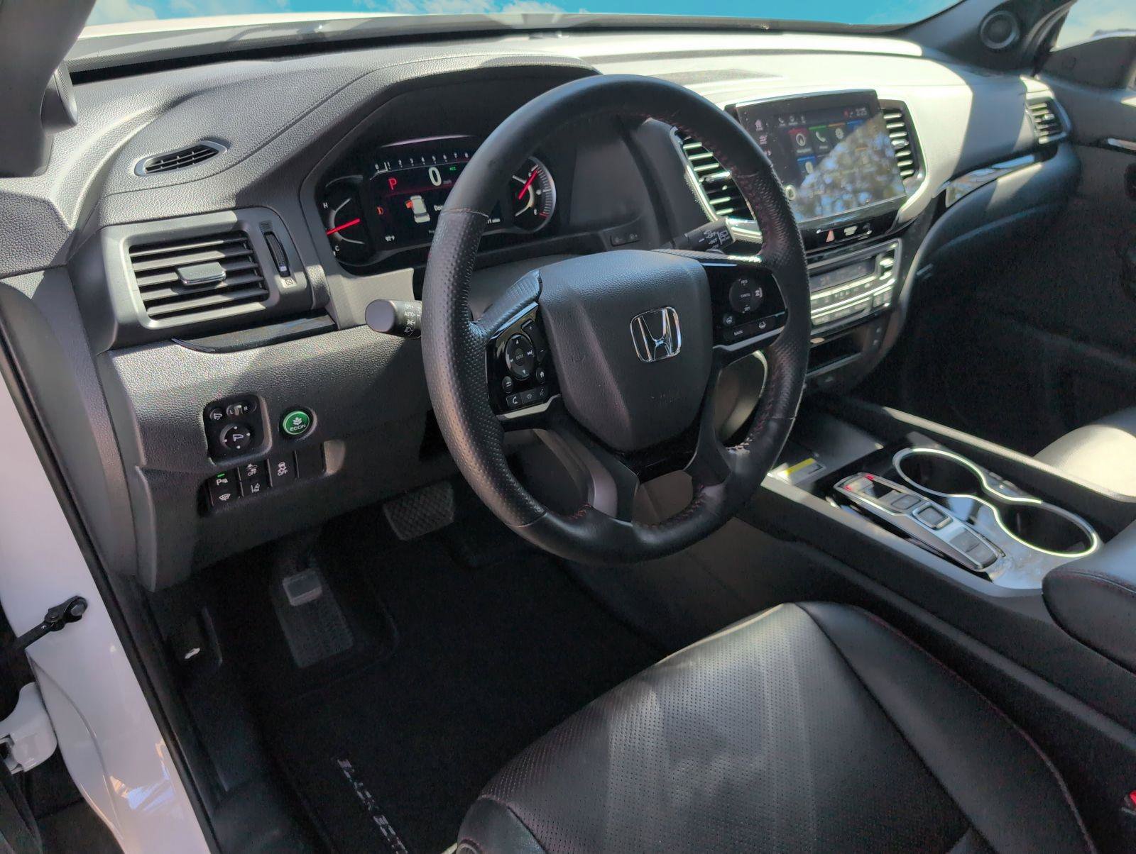 Used 2025 Honda Passport Black Edition image 13