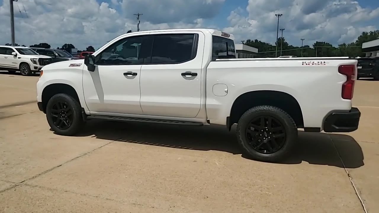 Used 2025 Chevrolet Silverado 1500 LT Trail Boss w/ LT Trail Boss Premium Package AWD/4WD image 6
