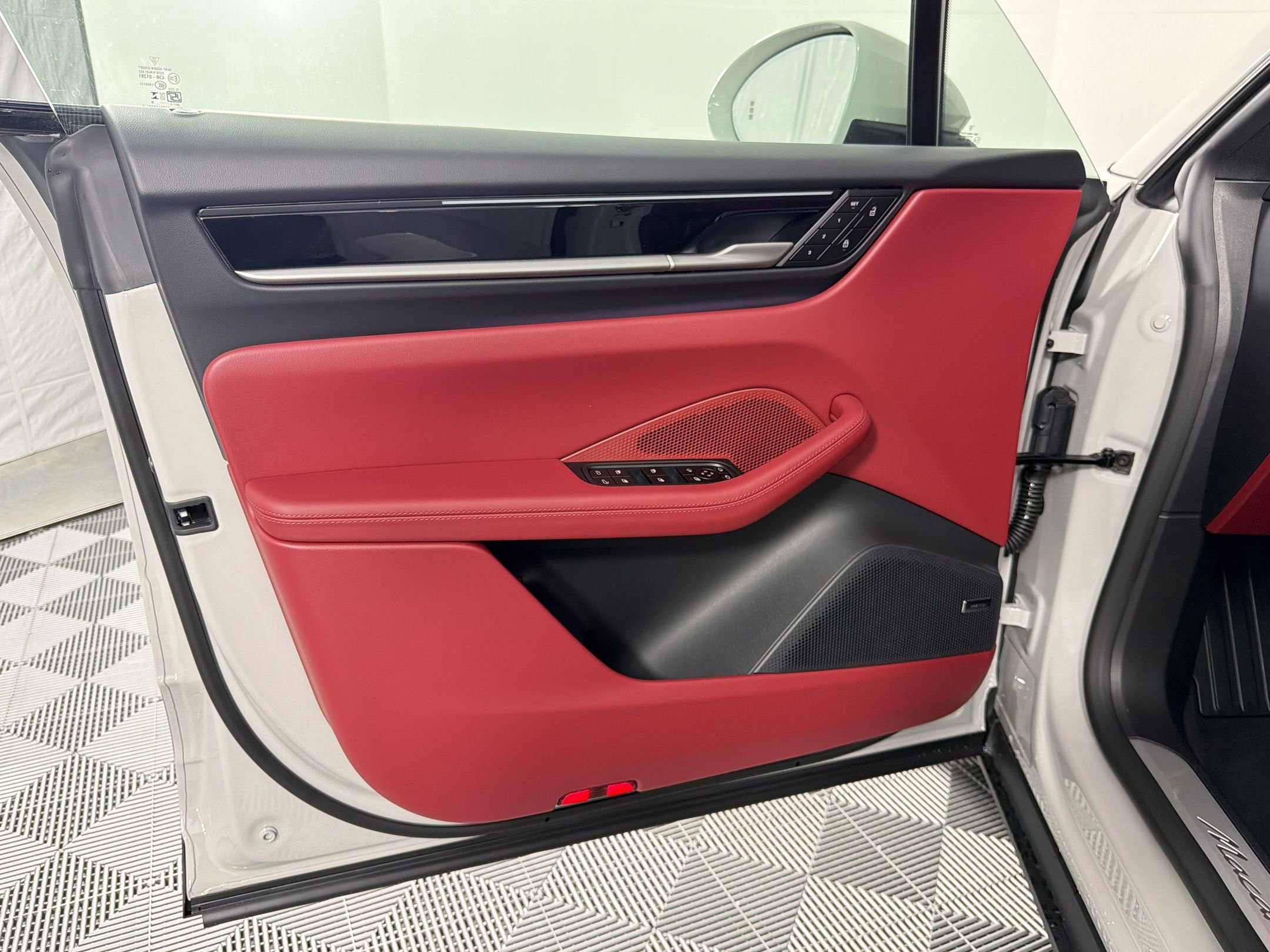 New 2026 Porsche Macan Electric RWD image 14