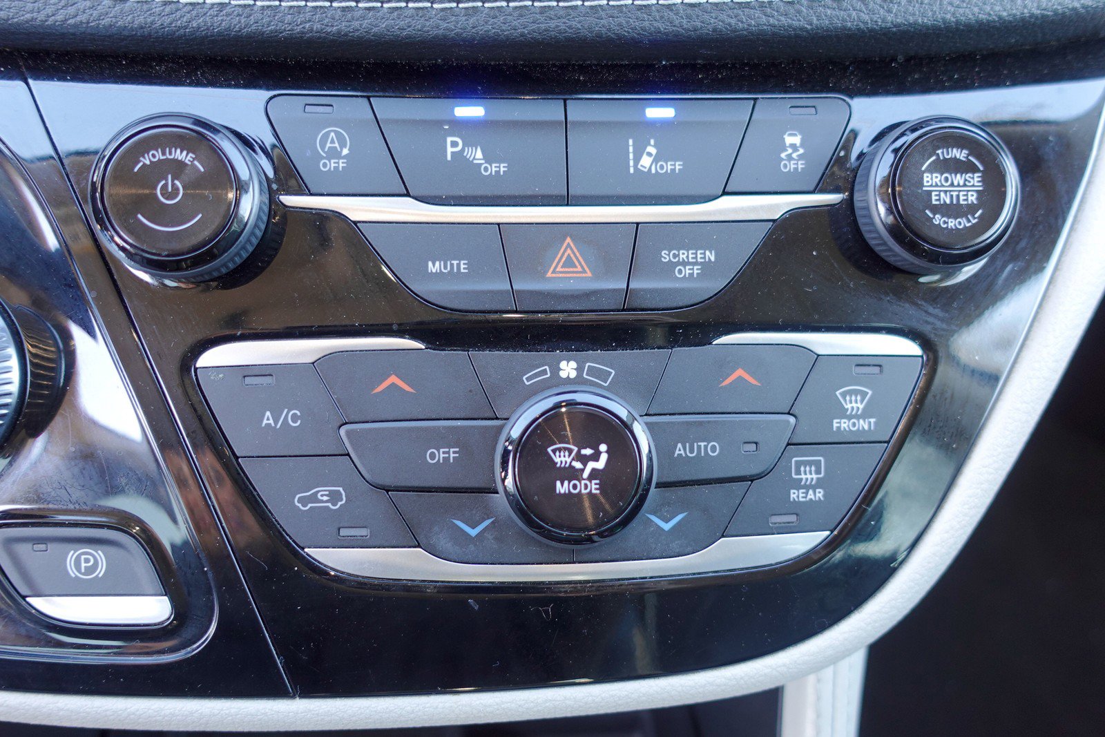 Used 2023 Chrysler Pacifica Limited image 20