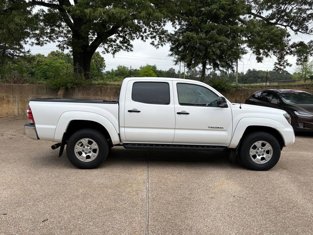 Used 2015 Toyota Tacoma 4x4 Double Cab w/ SR5 Package image 3