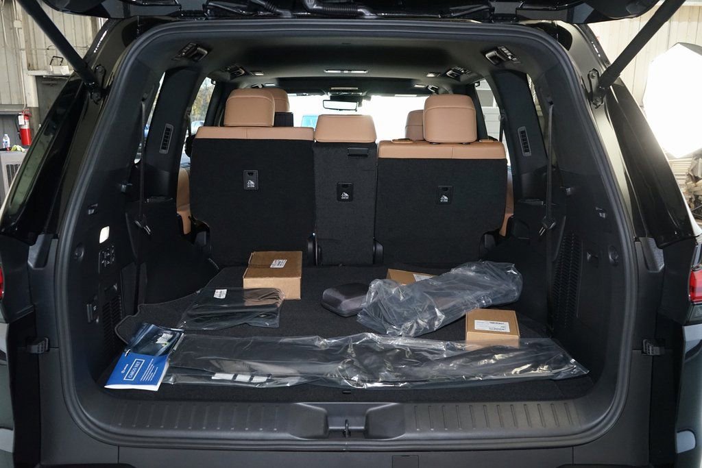Used 2026 Lexus LX 600 4WD w/ Accessory Package (2T) image 37