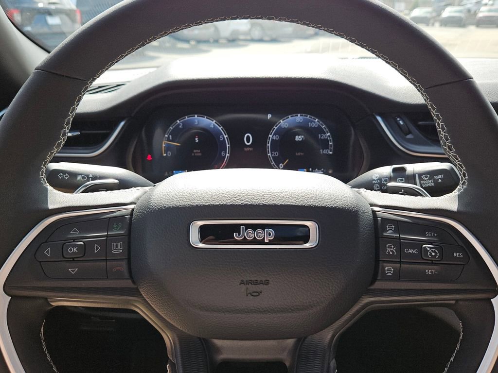 Used 2025 Jeep Grand Cherokee Laredo X w/ Luxury Tech Group I image 21