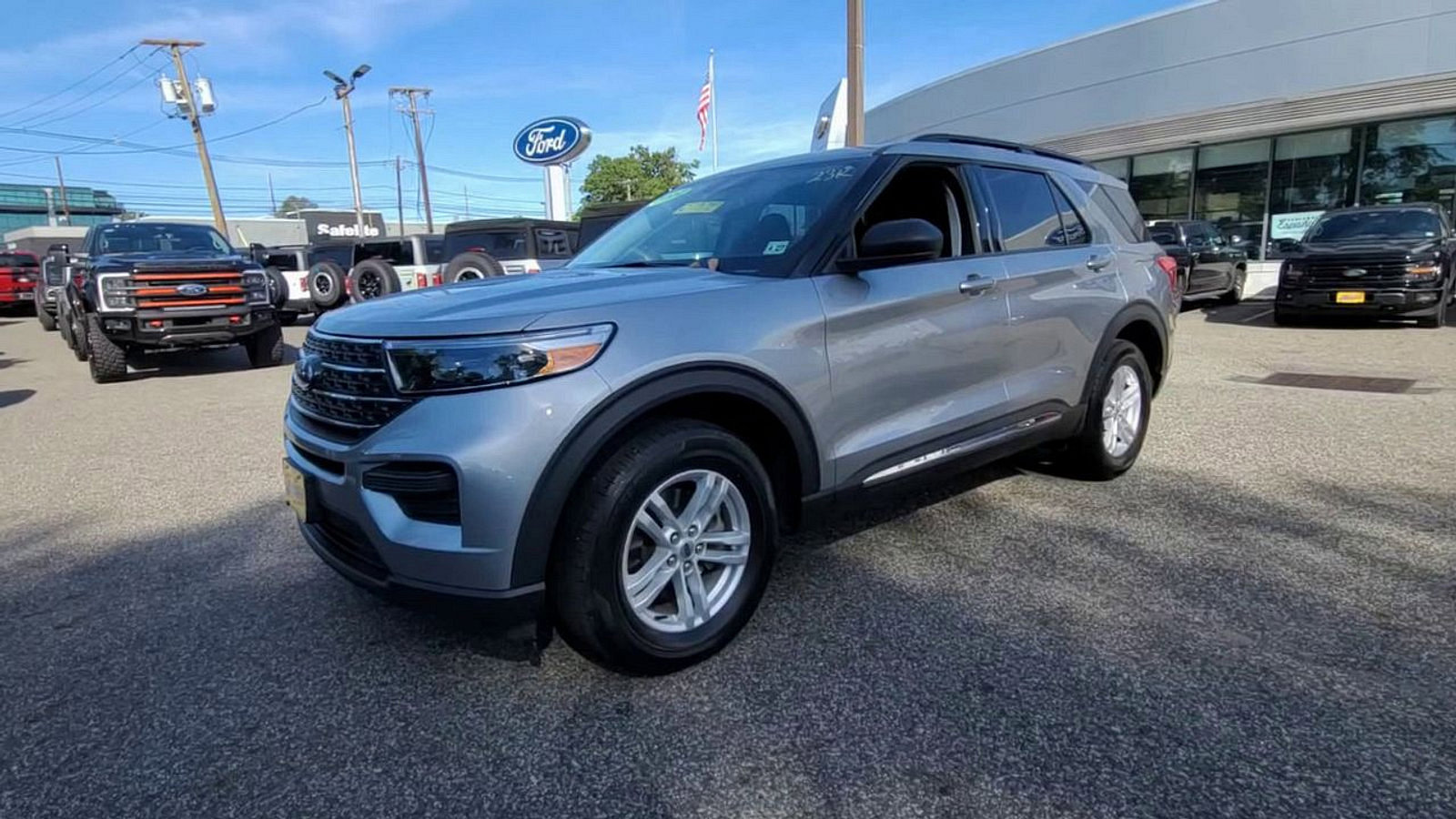 Certified 2022 Ford Explorer XLT image 4