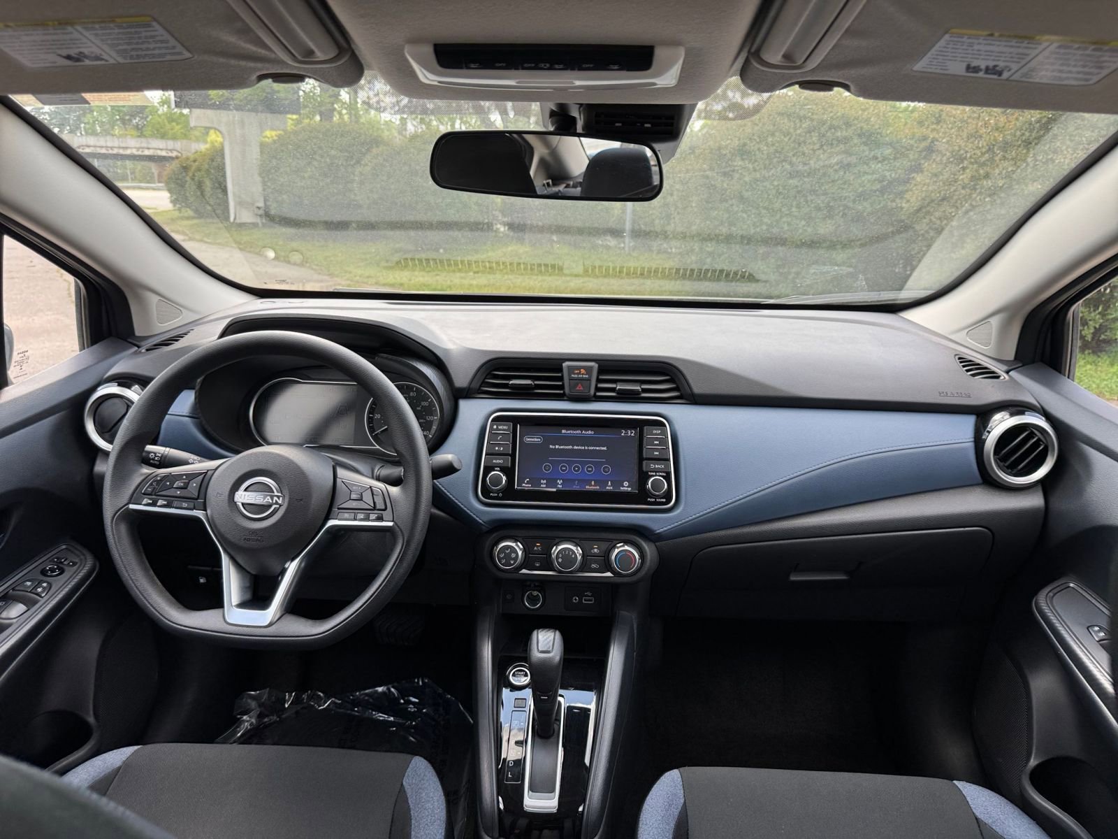 Used 2025 Nissan Versa SV image 29