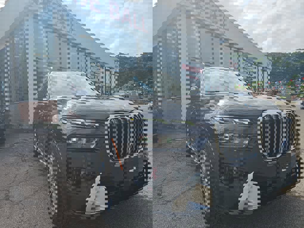 Used 2024 BMW X7 xDrive40i image 3