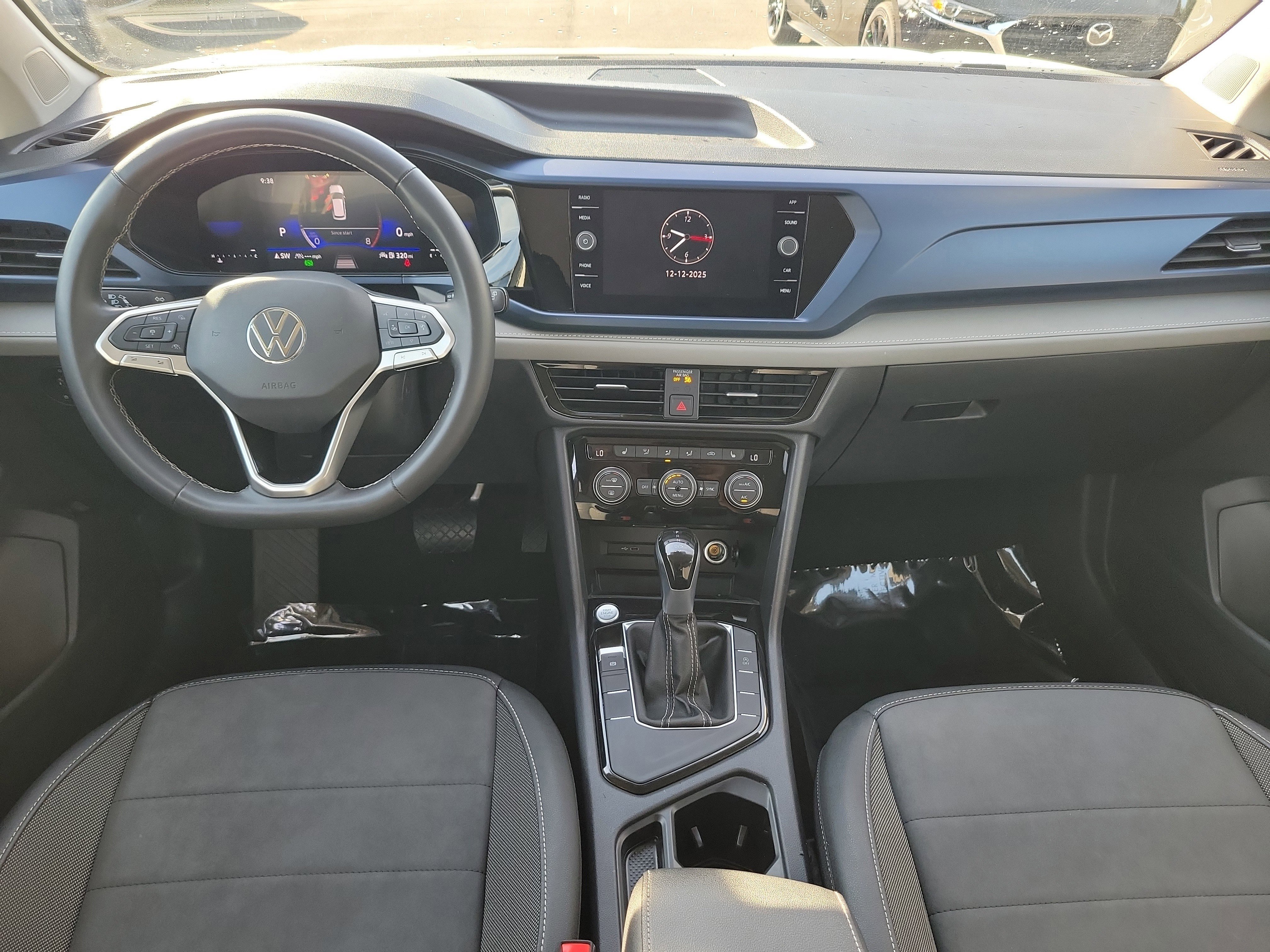 Used 2024 Volkswagen Taos SE image 7