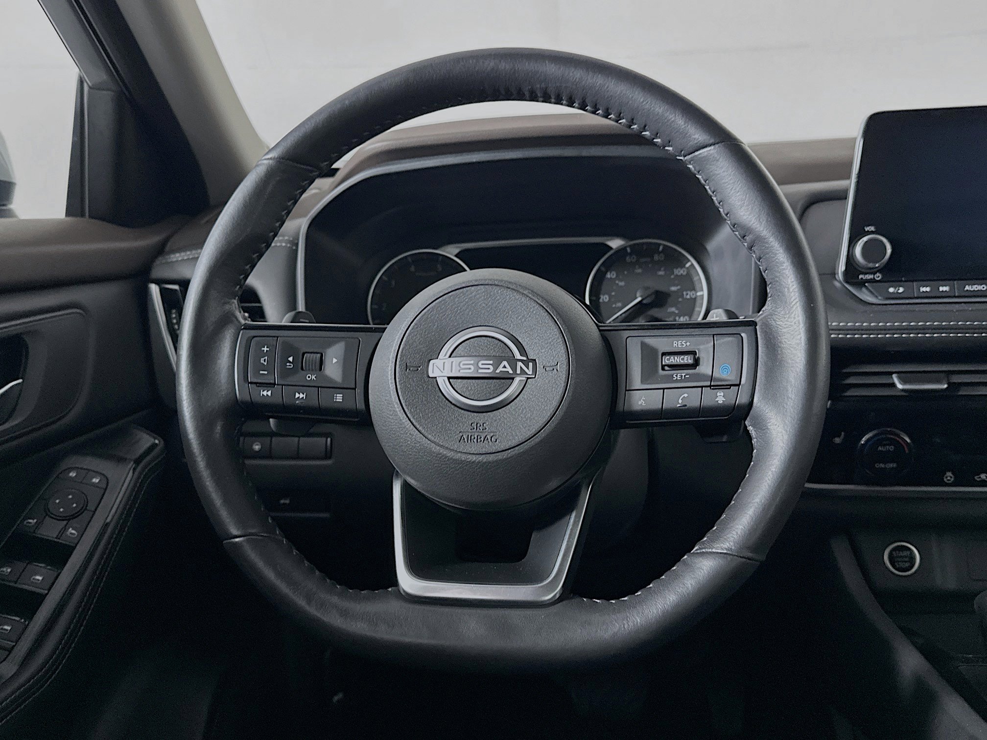 Used 2023 Nissan Rogue SV w/ SV Premium Package image 18