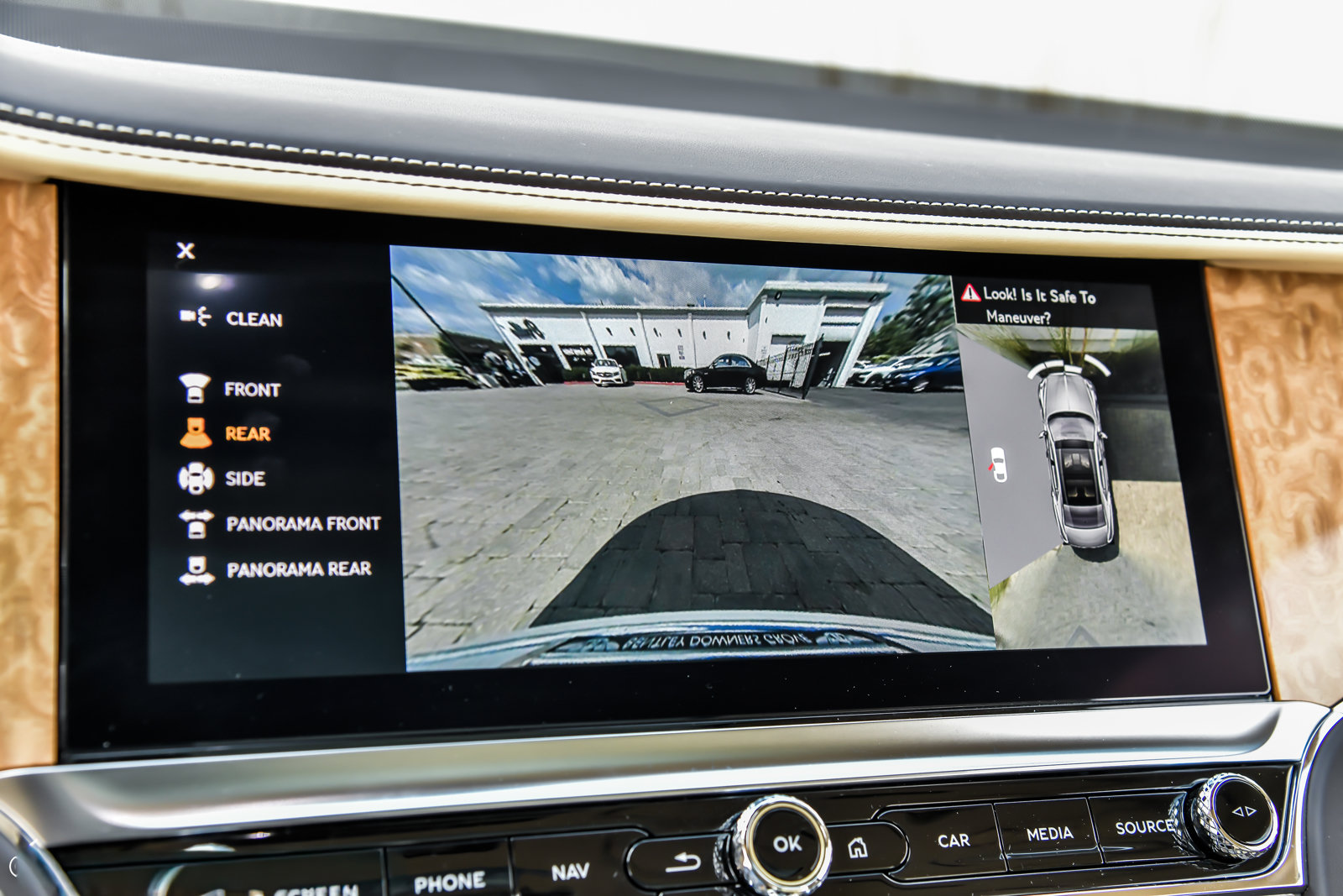 Certified 2021 Bentley Flying Spur V8 AWD/4WD image 39