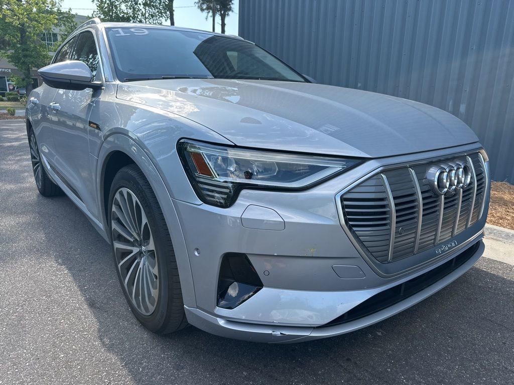 Used 2019 Audi e-tron Prestige w/ Prestige Package AWD/4WD image 1