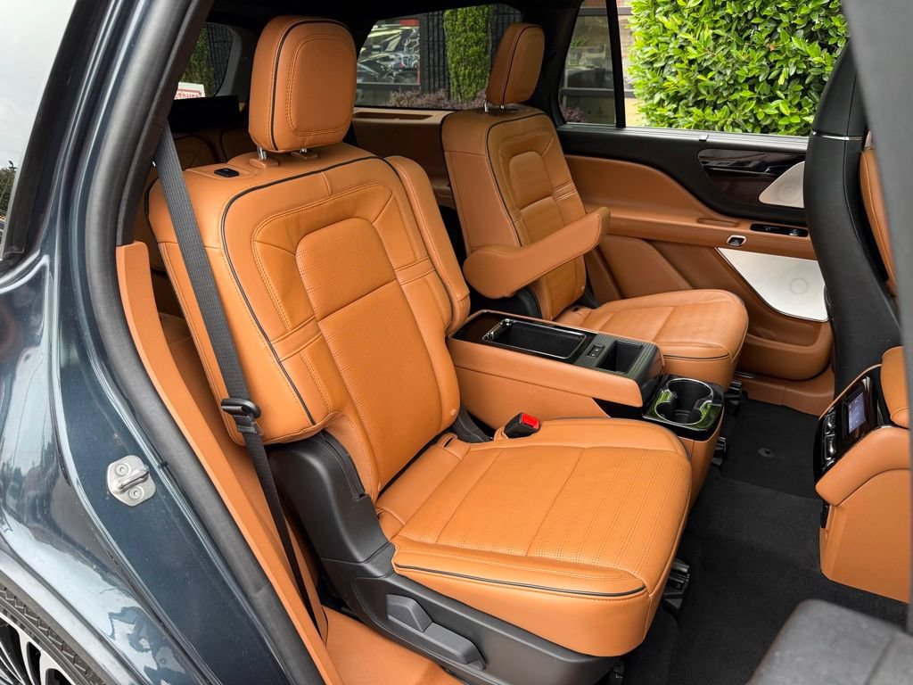 Used 2024 Lincoln Aviator Black Label w/ Dynamic Handling Package AWD/4WD image 39