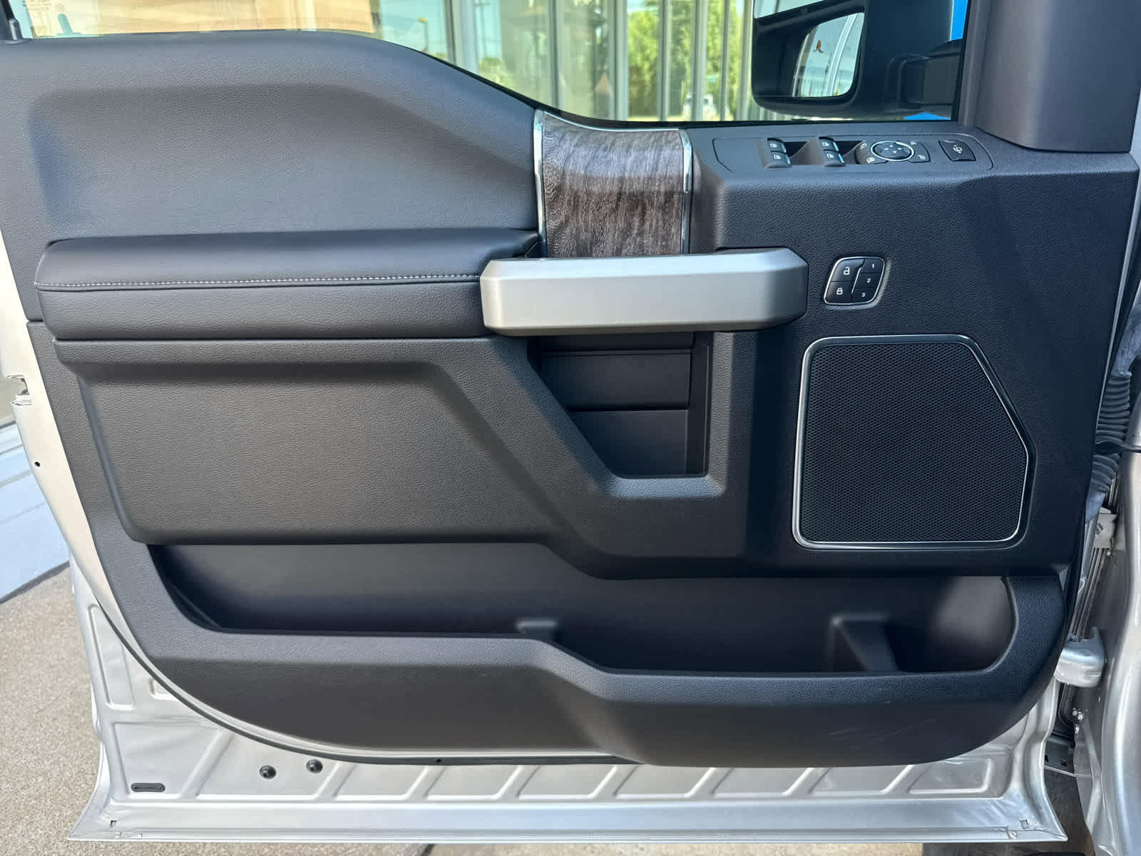 Used 2017 Ford F450 Lariat w/ Chrome Package image 15