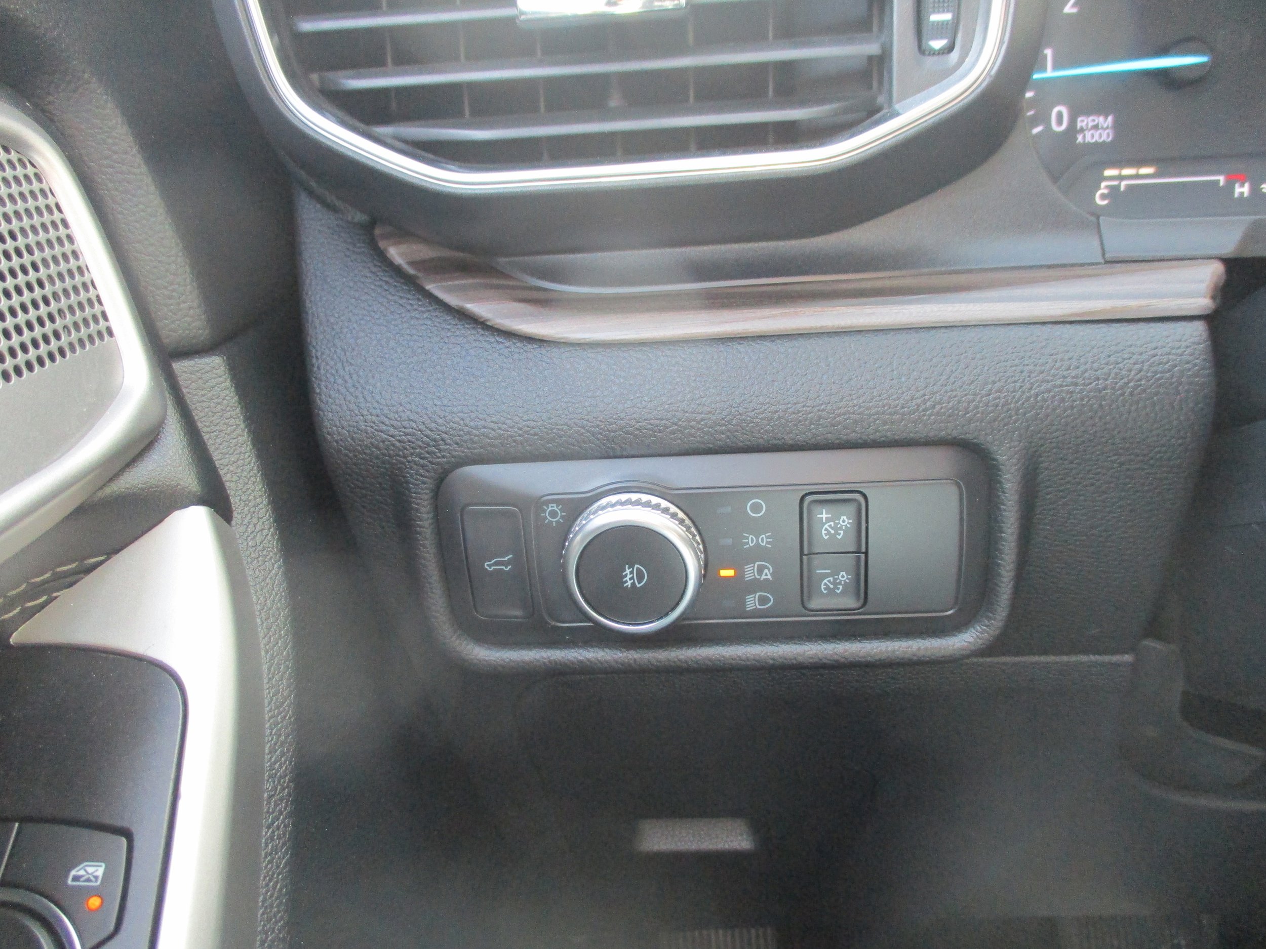 Used 2021 Ford Explorer Limited w/ Equipment Group 301A RWD image 15