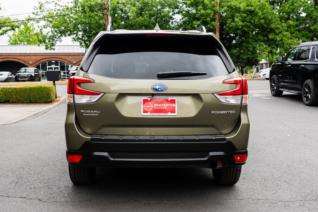 Used 2022 Subaru Forester Premium AWD/4WD image 5