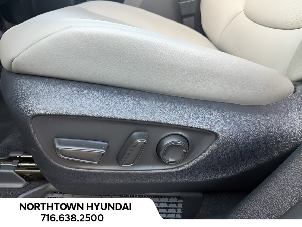 Used 2026 Toyota Sienna XLE FWD image 30