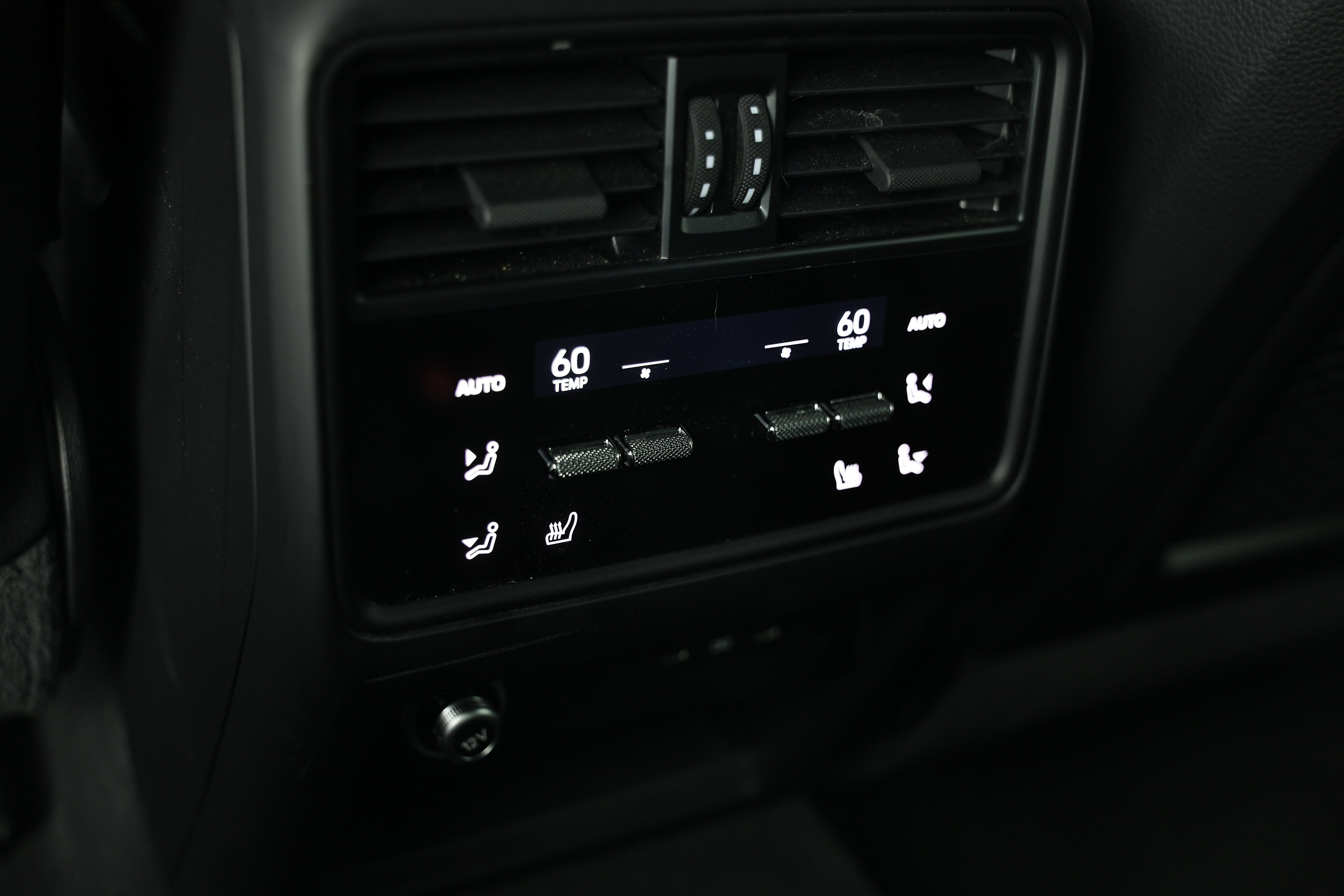 Certified 2025 Porsche Cayenne GTS AWD/4WD image 28