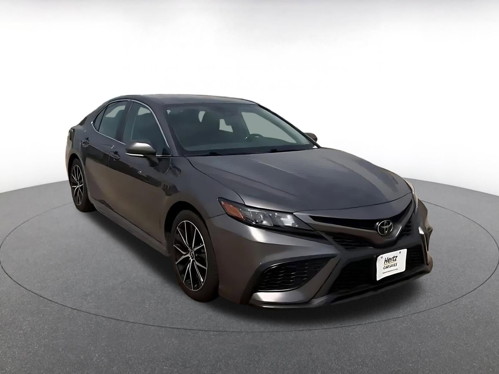 Used 2024 Toyota Camry SE FWD image 3