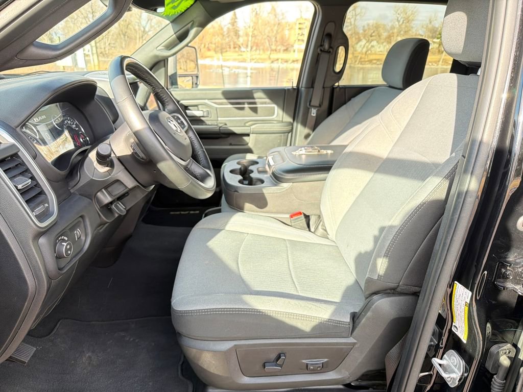 Used 2024 RAM 3500 Big Horn image 11