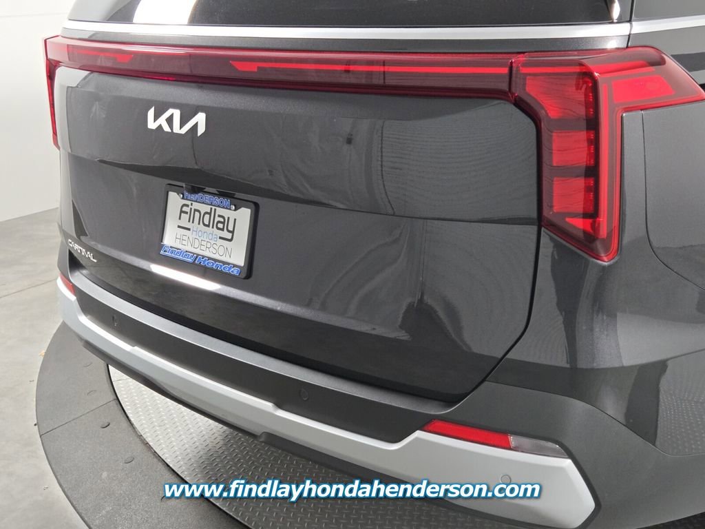 Used 2026 Kia Carnival FWD image 5
