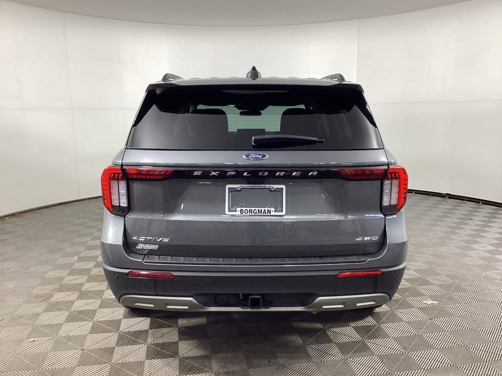 Used 2025 Ford Explorer Active w/ Active Comfort Package image 3