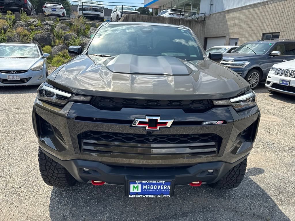 Used 2025 Chevrolet Colorado ZR2 w/ Technology Package AWD/4WD image 39
