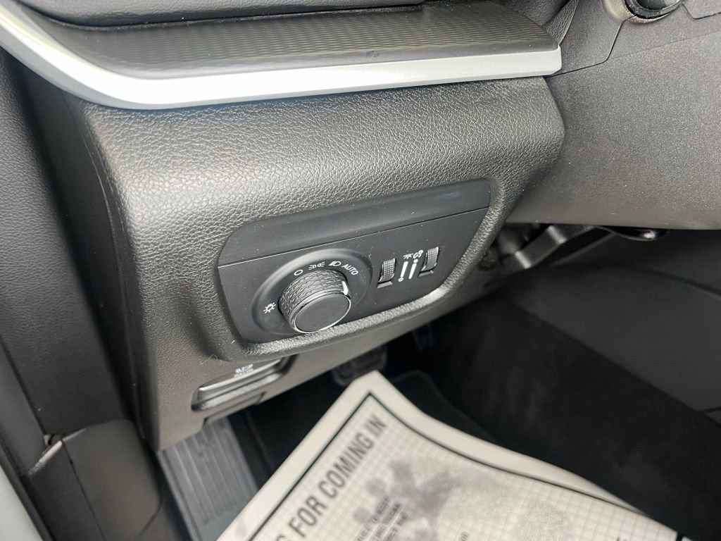 Used 2024 Jeep Grand Cherokee Altitude image 14