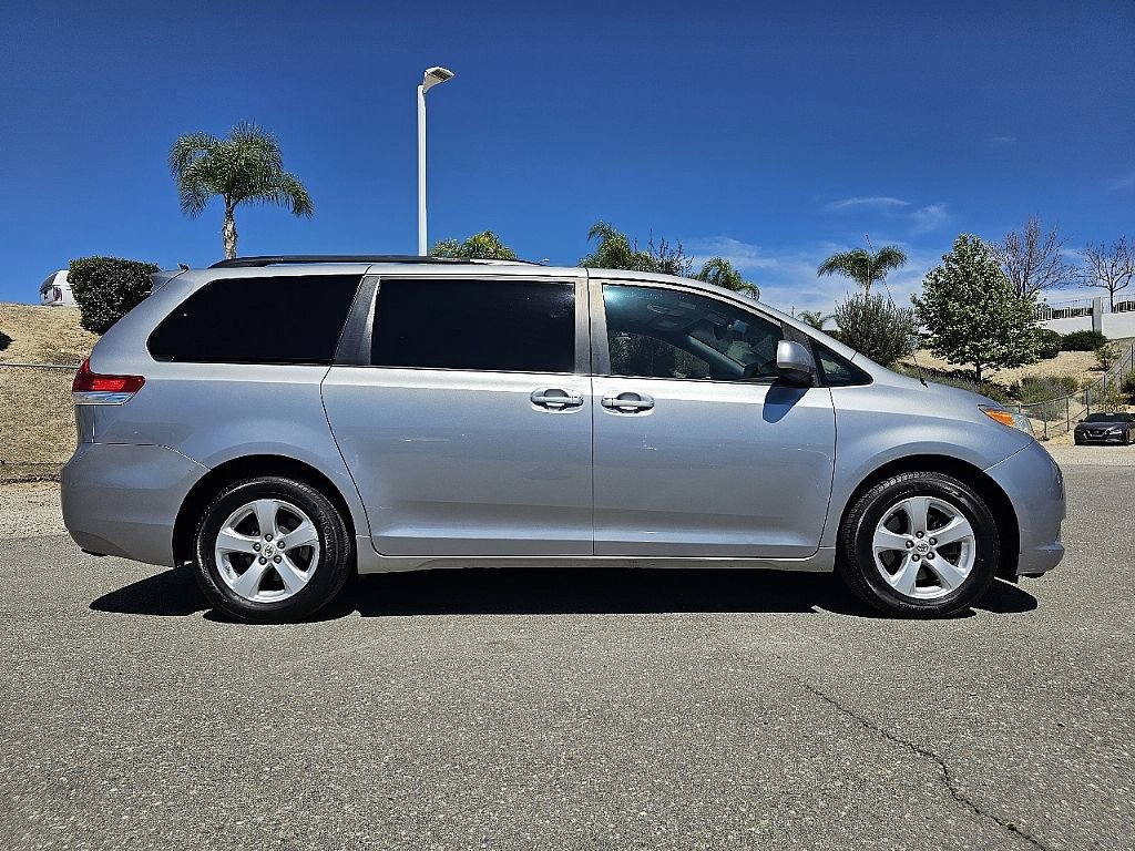 Used 2012 Toyota Sienna LE w/ Preferred Pkg image 10