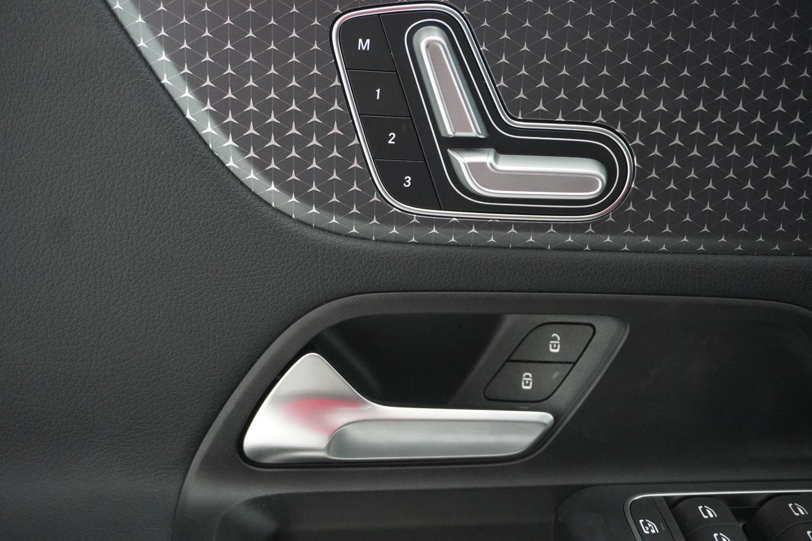 Used 2025 Mercedes-Benz GLA 250 image 16