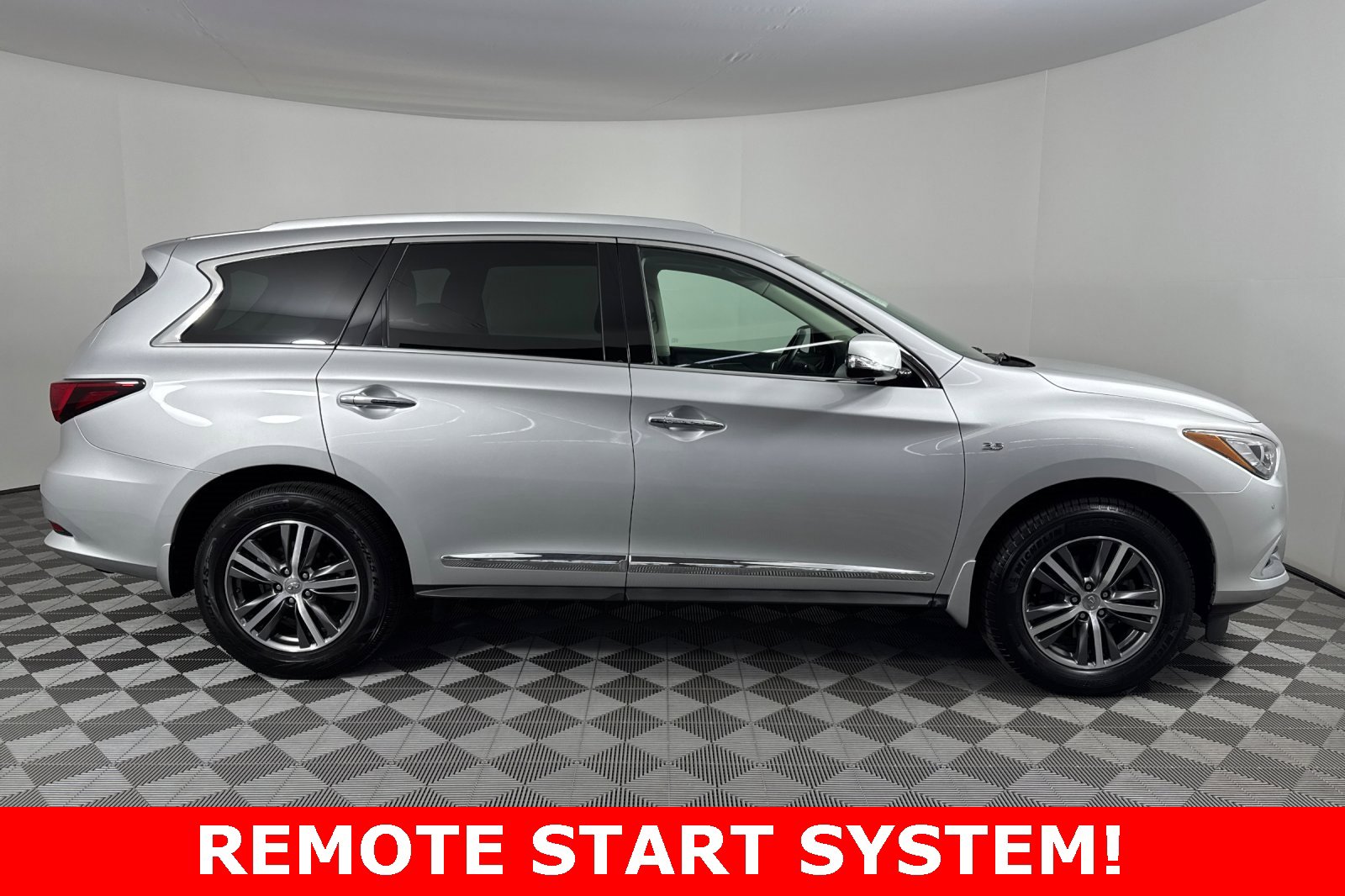 Used 2020 INFINITI QX60 Luxe w/ Essential Package image 3