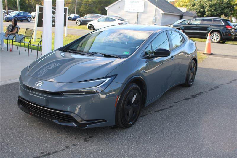 Used 2024 Toyota Prius LE image 4
