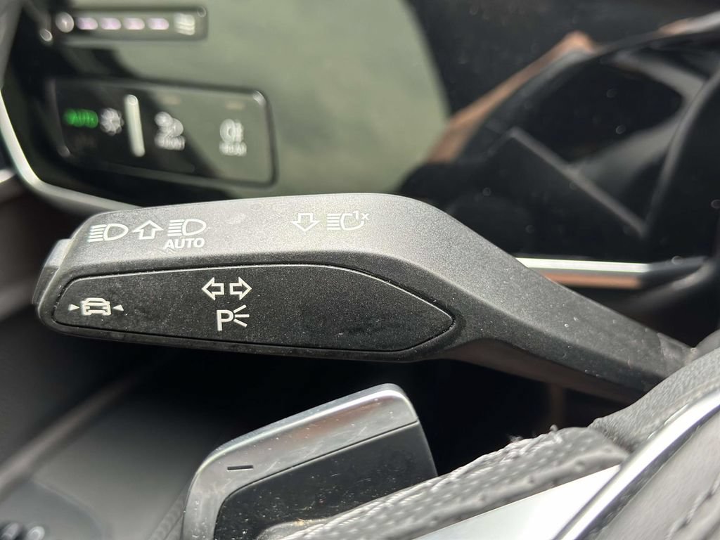 Used 2022 Audi S8 w/ S8 Comfort Plus Package AWD/4WD image 39