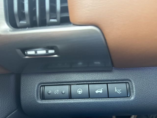 Used 2024 Nissan Pathfinder Platinum w/ Black Appearance Package image 27