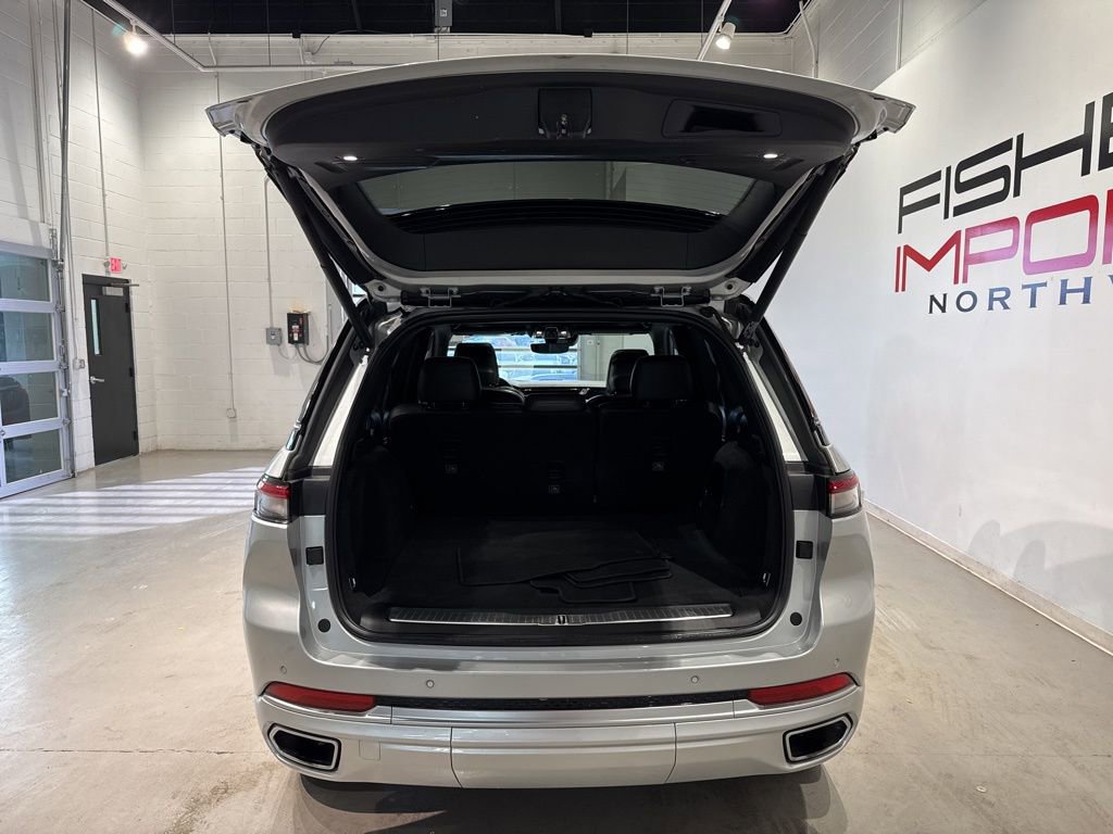 Used 2022 Jeep Grand Cherokee Summit w/ Luxury Tech Group V image 38