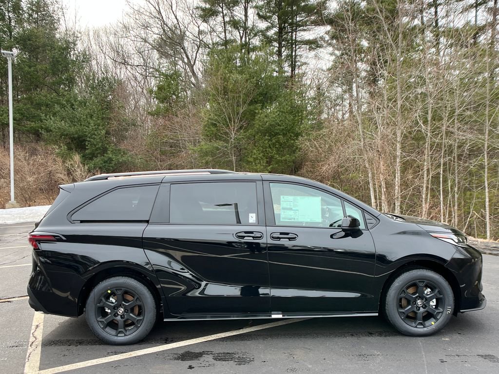 New 2026 Toyota Sienna XLE Woodland Edition image 6