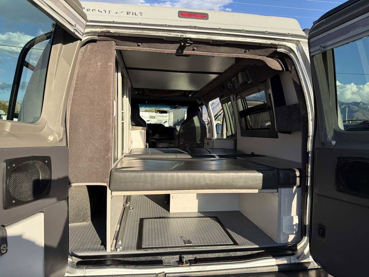 Used 2010 Ford E-350 and Econoline 350 Super Duty image 23