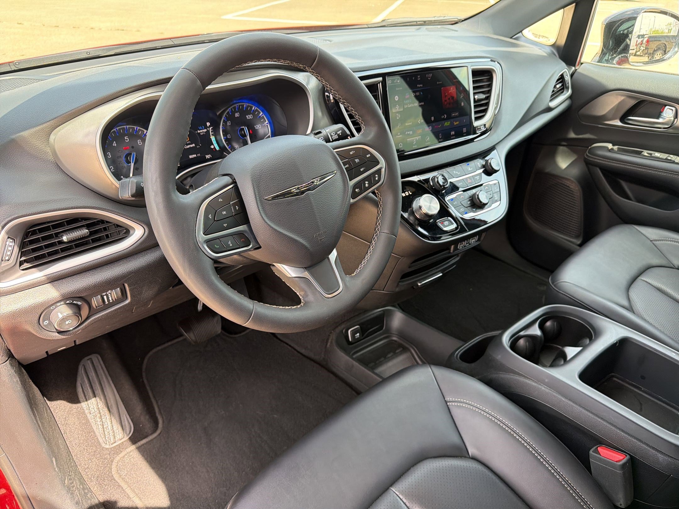 Certified 2025 Chrysler Pacifica Select image 4