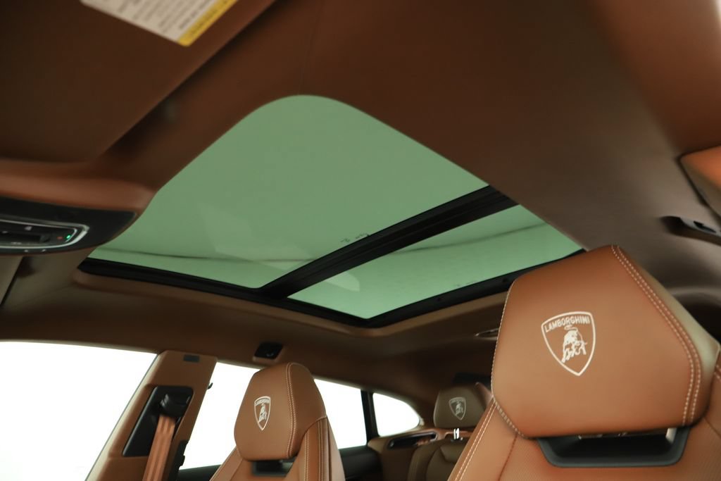 Used 2025 Lamborghini Urus SE AWD/4WD image 28