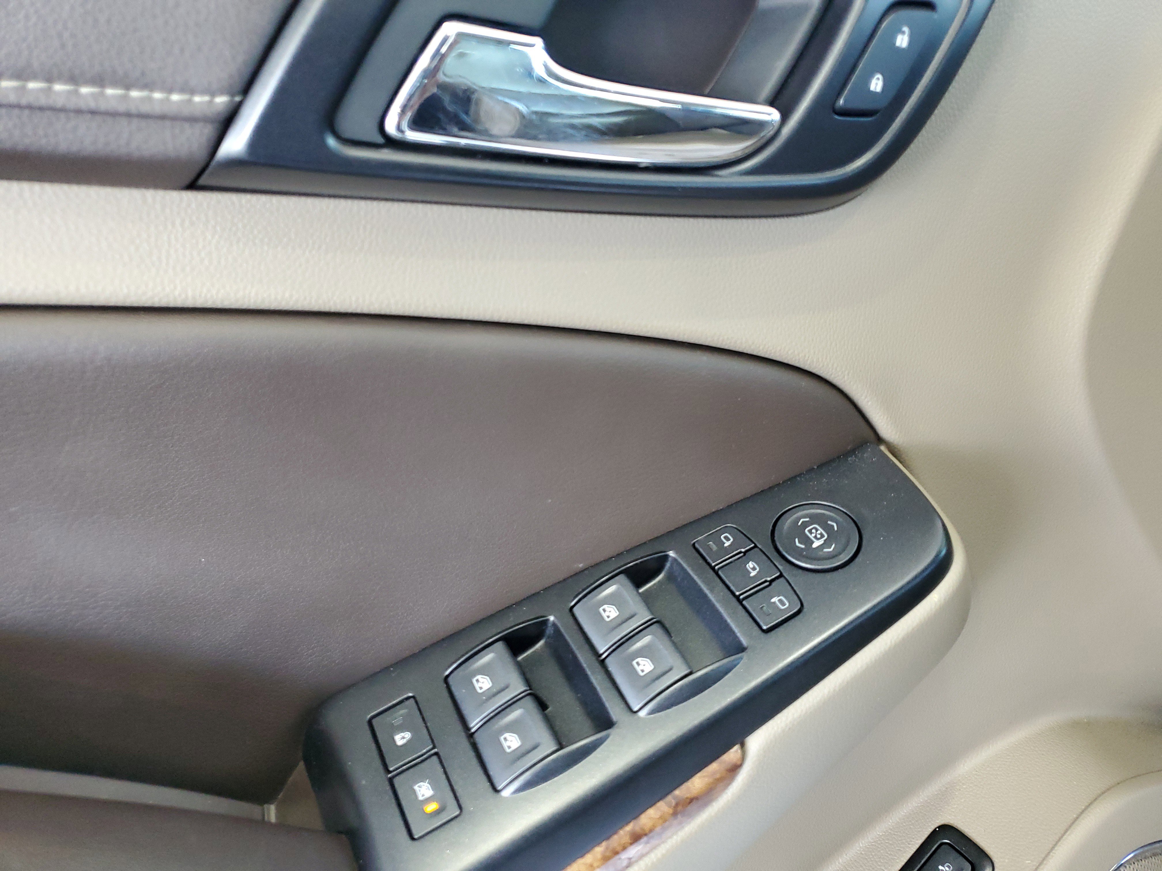 Used 2018 Chevrolet Suburban Premier RWD image 18