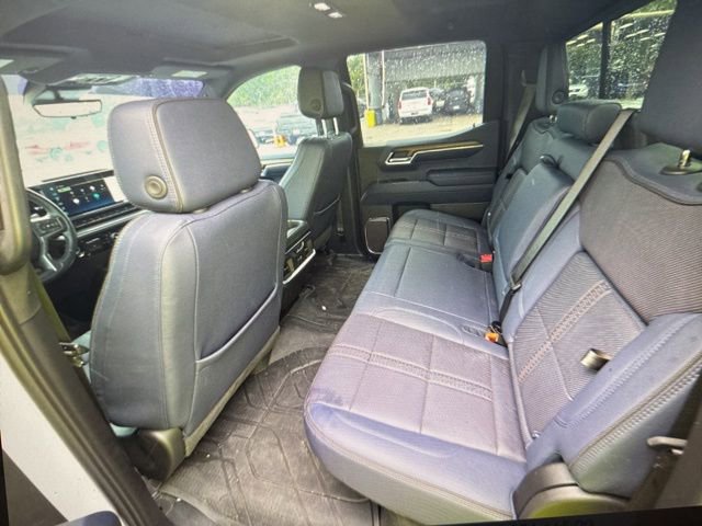 Used 2025 Chevrolet Silverado 1500 High Country AWD/4WD image 11