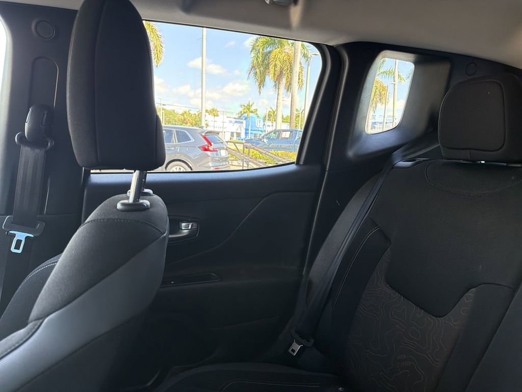 Used 2023 Jeep Renegade Latitude AWD/4WD image 13