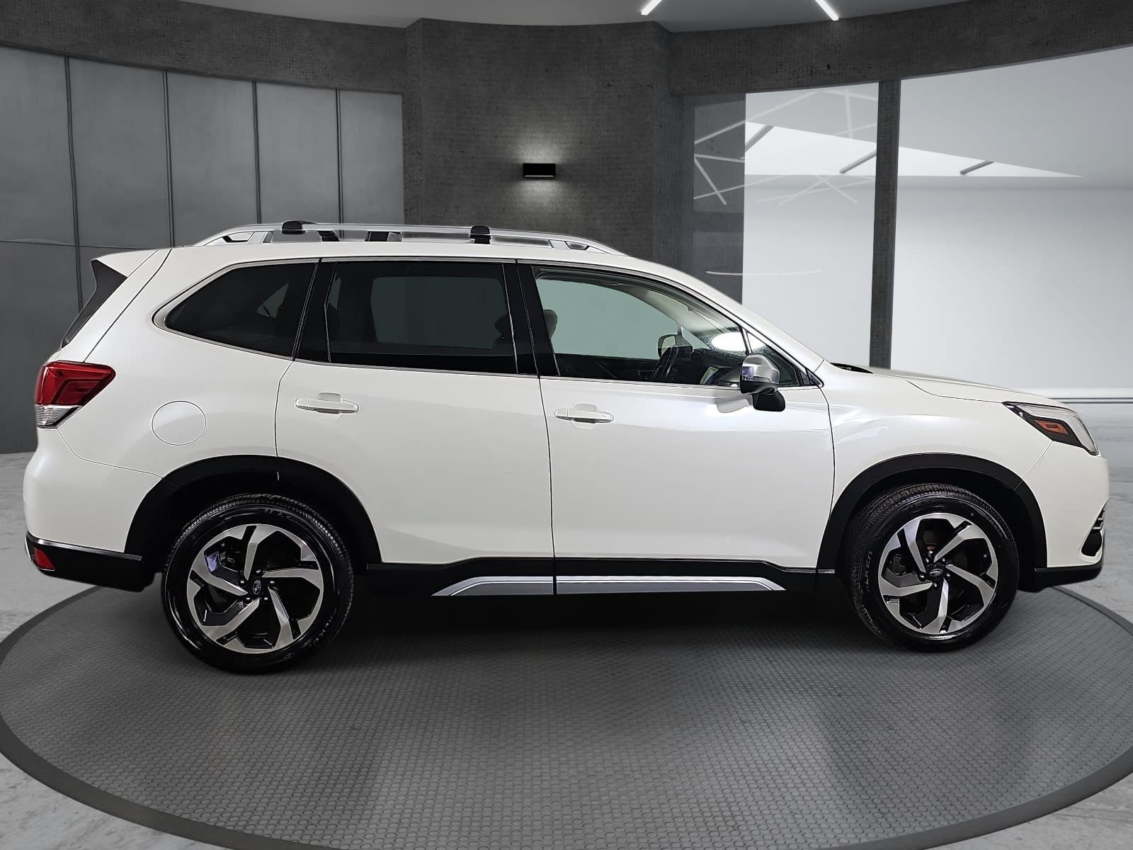 Used 2022 Subaru Forester Touring AWD/4WD image 4