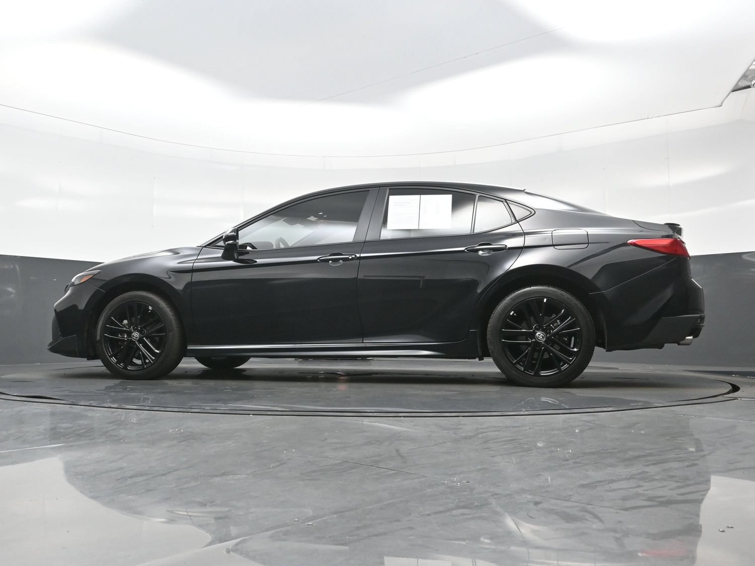 Used 2025 Toyota Camry SE AWD/4WD image 30